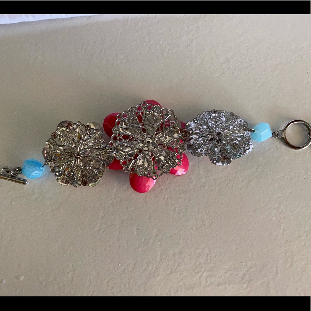 Springtime flower bracelet - Picture 3 of 4